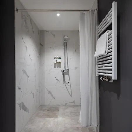 Numa Aparthotel 4*